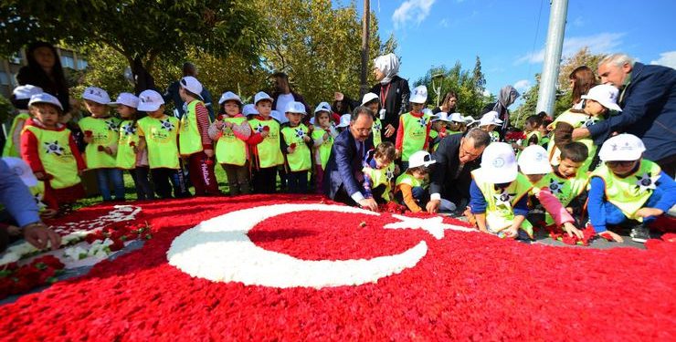 Atatürk, 80.Vefat Yılında 80 bin Karanfil ile Anıldı