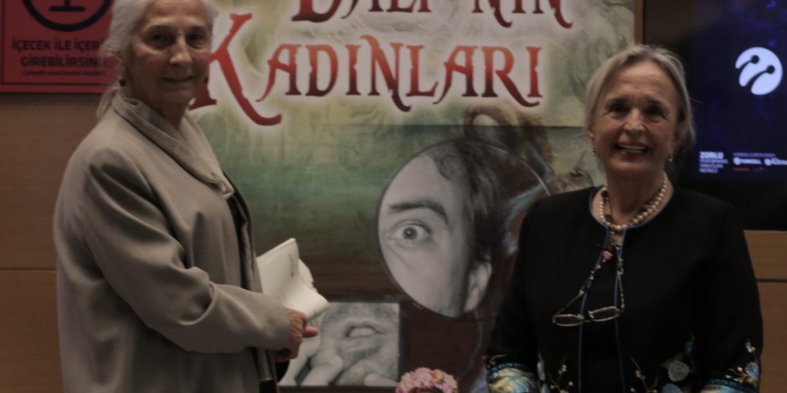 Dali’nin Kadınları Kapalı Gişe Oynuyor