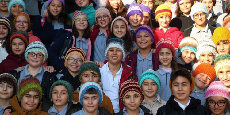 Darüşşafakalı 122 Öğrenciye Bere Ördü