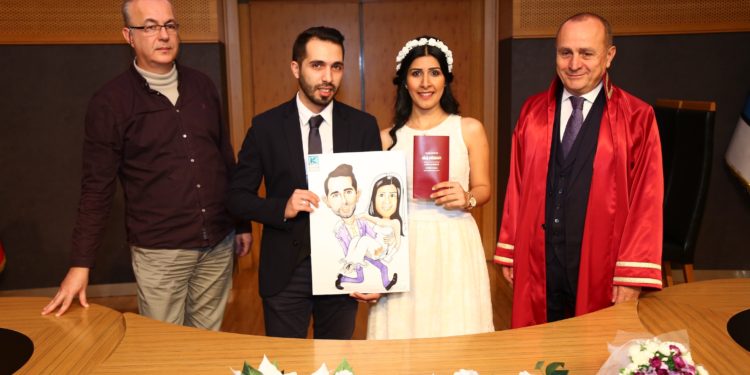 Kadıköy Belediyesi 14 Şubat Sevgililer Günü’nde Evlenenlere Karikatürlerini Hediye Etti