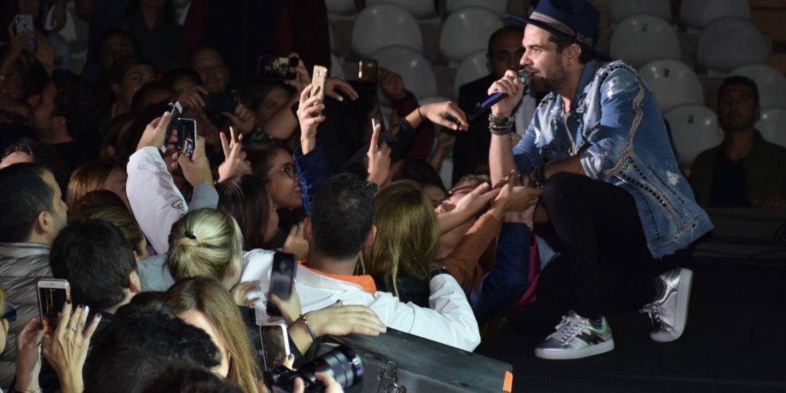 Kenan Doğlu’ya İzmir’de Yoğun İlgi