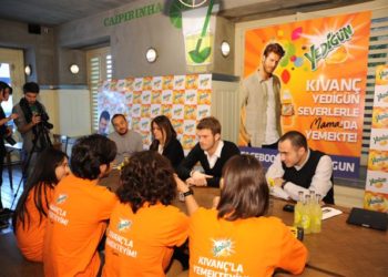 Hayranları Kıvanç Tatlıtuğ’a Pizza Yaptı