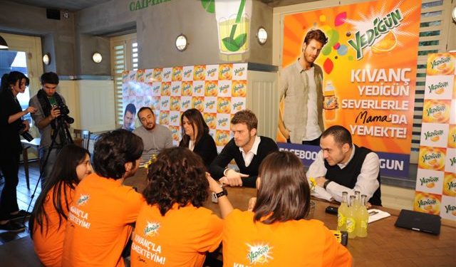 Hayranları Kıvanç Tatlıtuğ’a Pizza Yaptı