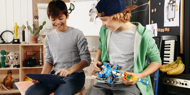 Çocukların Yeni Arkadaşları LEGO® BOOST Robotları ile Tanışın