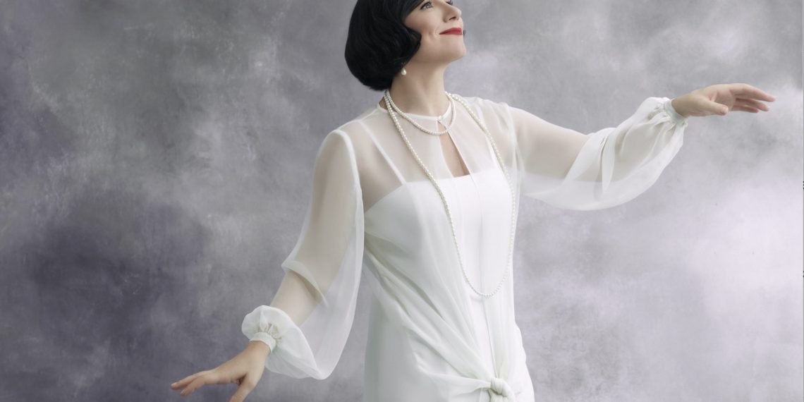 Pınar Ayhan “ORADA DURUVERSEYDİ ZAMAN” ile Büyüledi