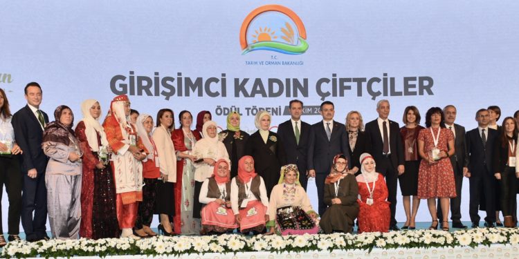 Girişimci Kadın Çiftçilere Destek Sürüyor