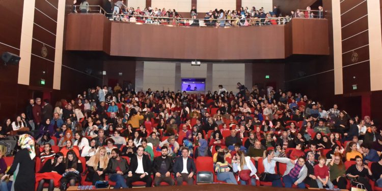 Türk Tiyatrosu Uşak’ta Yükselişe Geçti